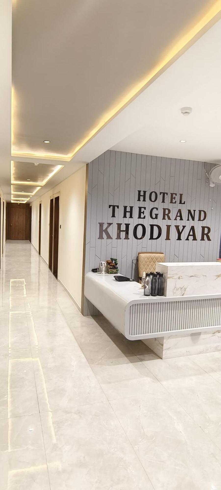 Hotel The Grand Khodiyar Visnagar Exteriör bild