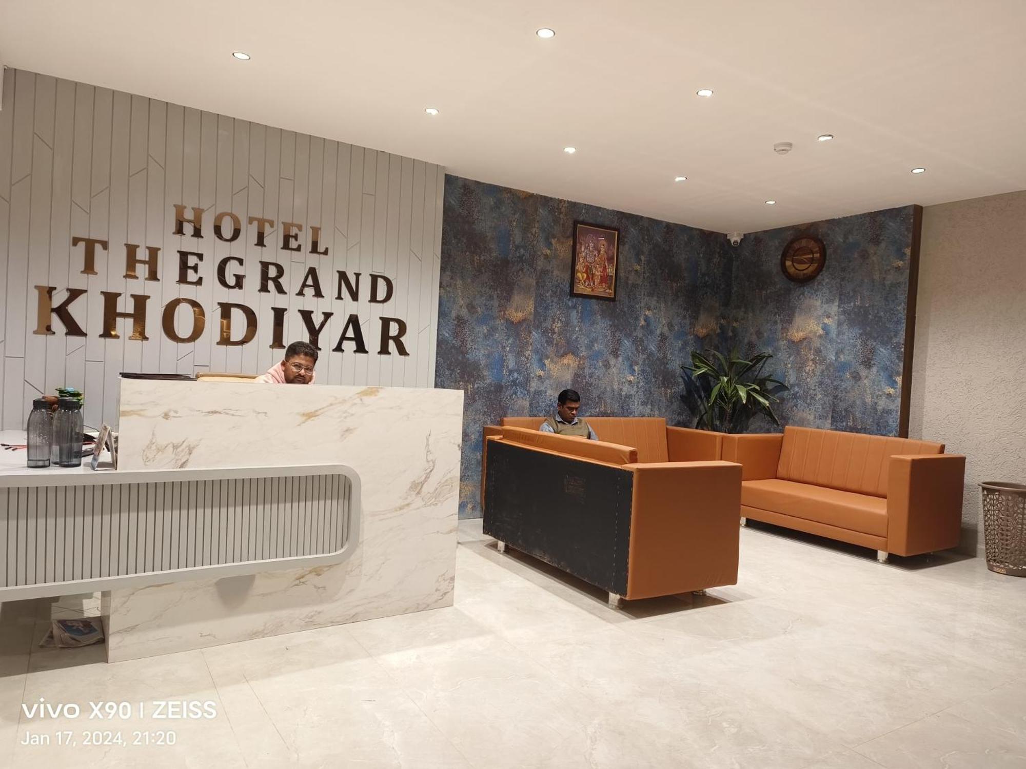 Hotel The Grand Khodiyar Visnagar Exteriör bild