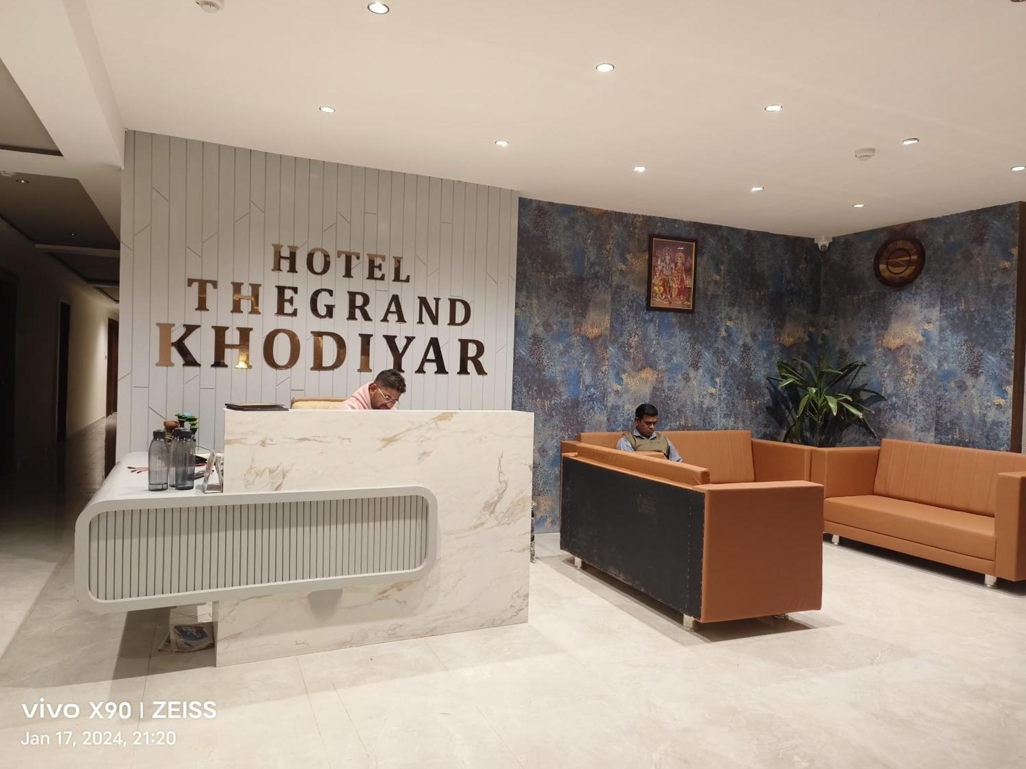 Hotel The Grand Khodiyar Visnagar Exteriör bild
