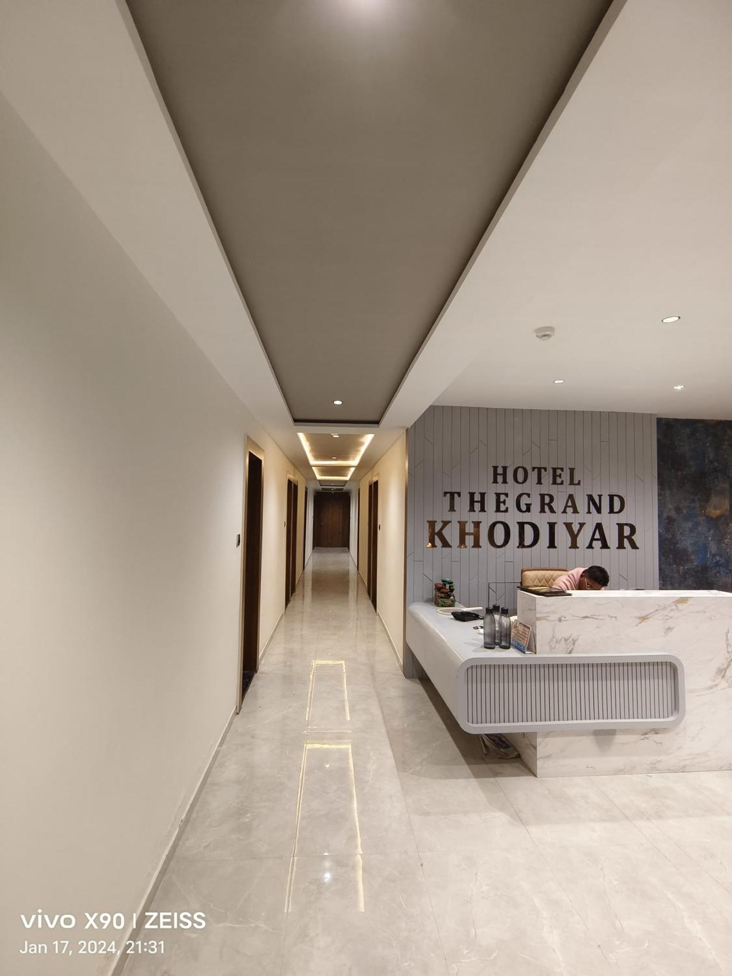 Hotel The Grand Khodiyar Visnagar Exteriör bild