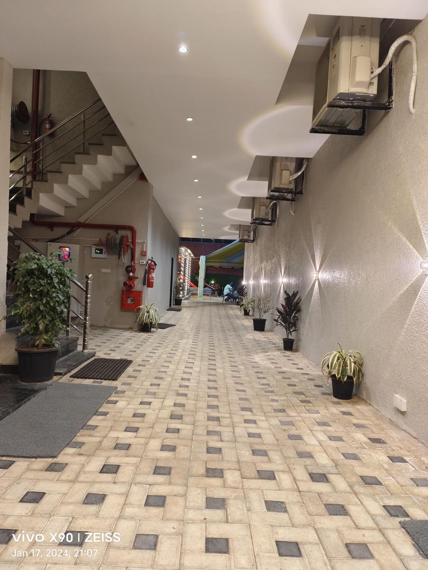 Hotel The Grand Khodiyar Visnagar Exteriör bild