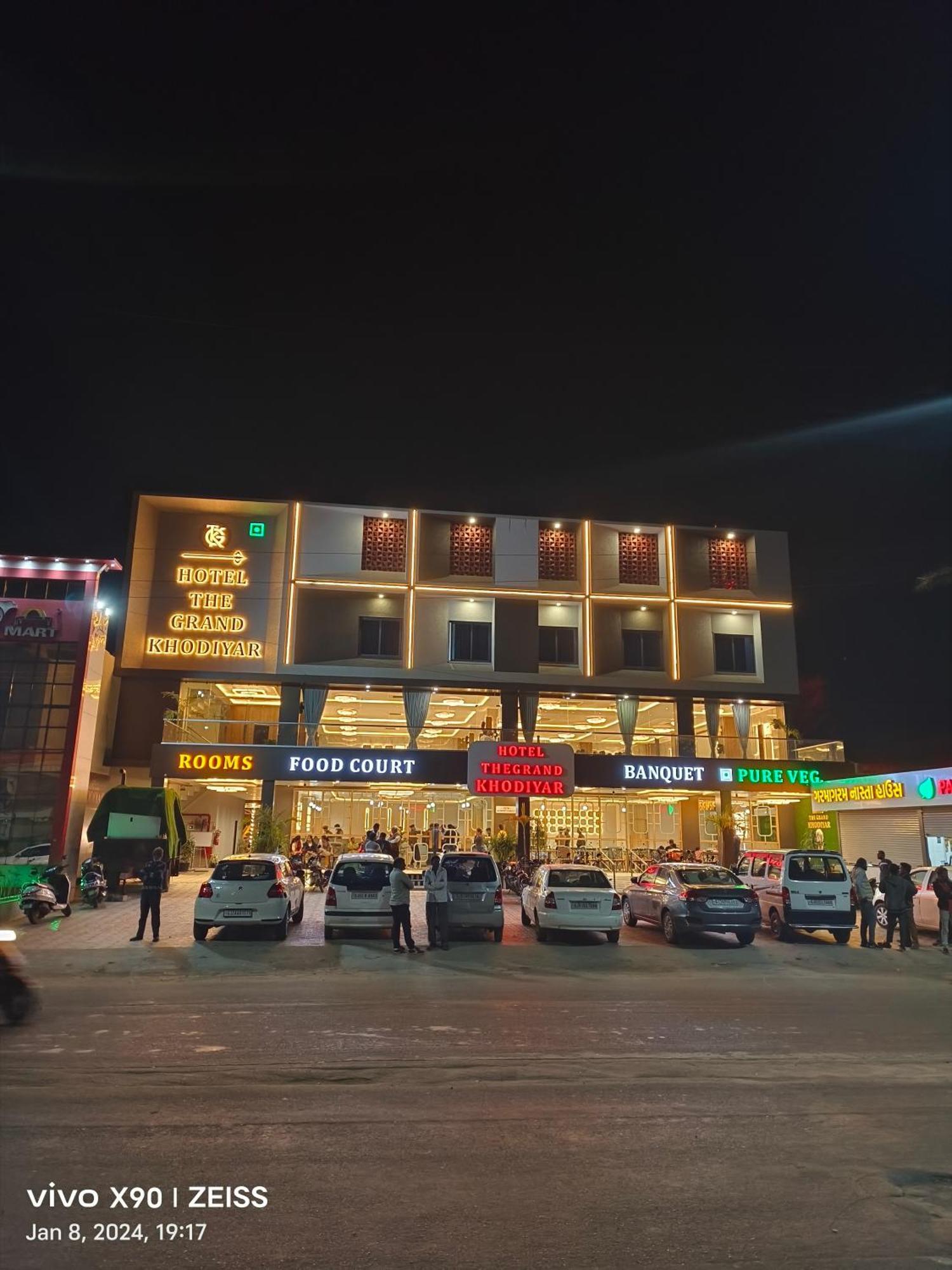 Hotel The Grand Khodiyar Visnagar Exteriör bild